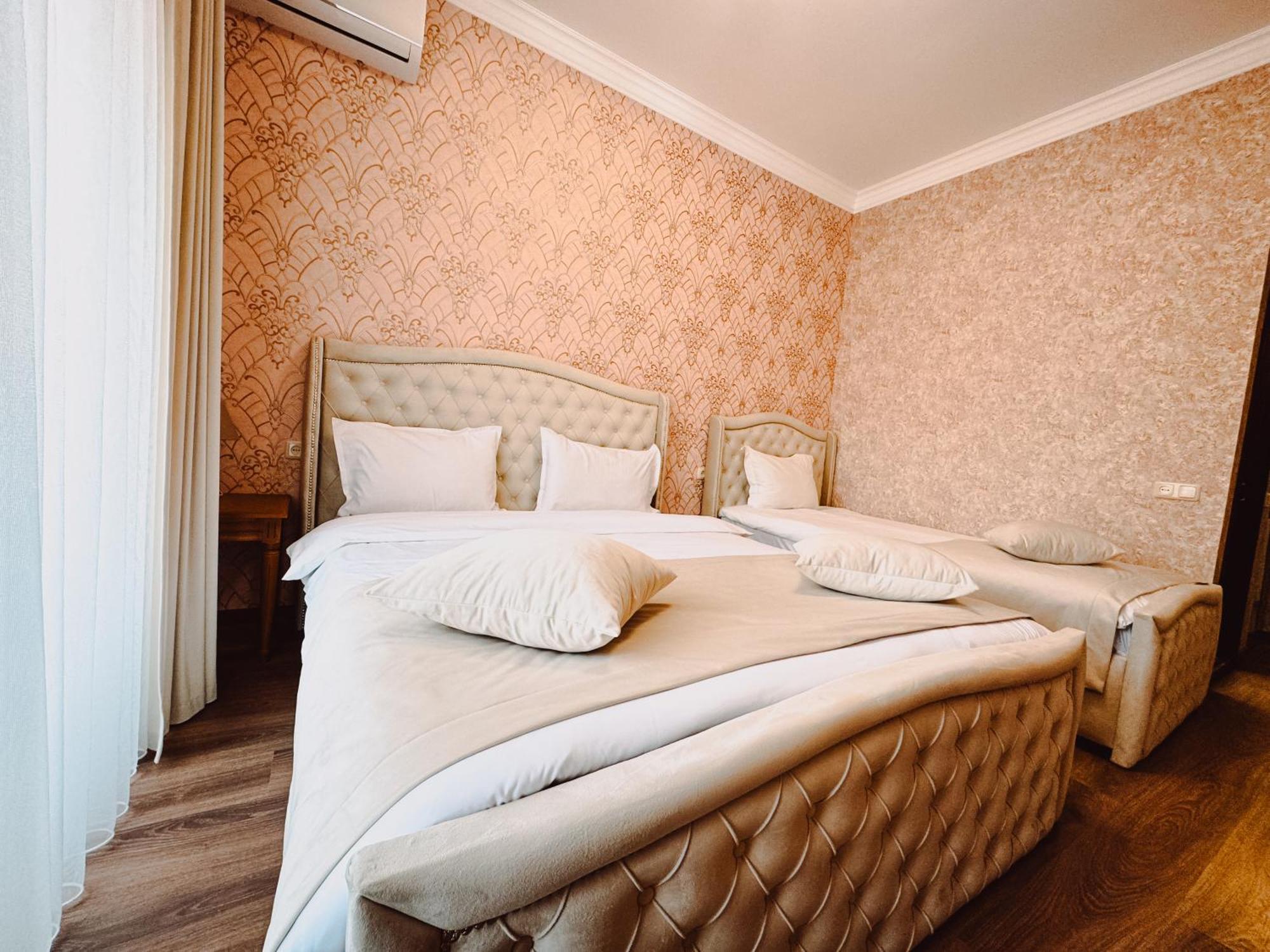 Armenia Hotel Erivan Dış mekan fotoğraf