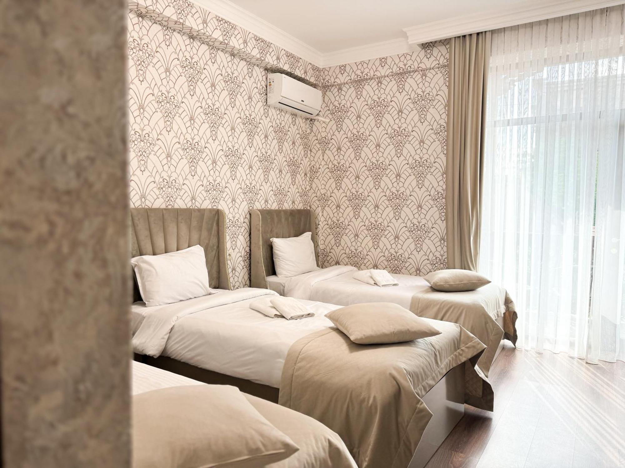 Armenia Hotel Erivan Oda fotoğraf