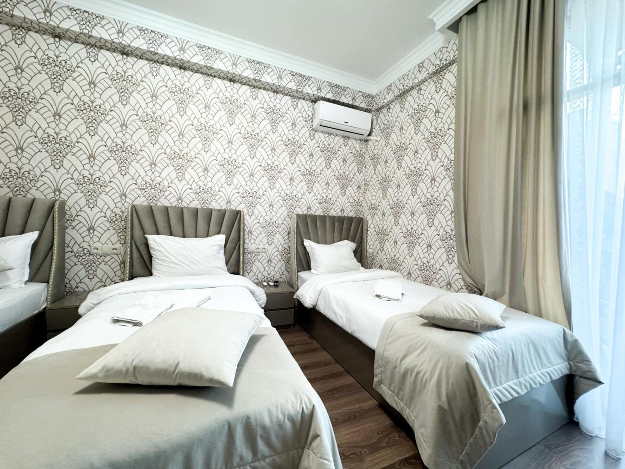 Armenia Hotel Erivan Dış mekan fotoğraf