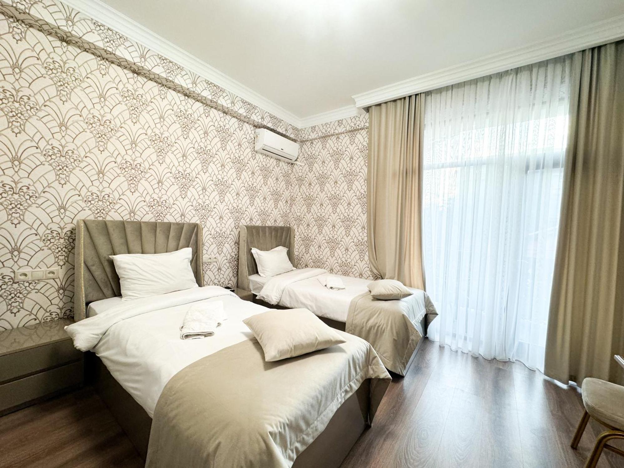 Armenia Hotel Erivan Dış mekan fotoğraf