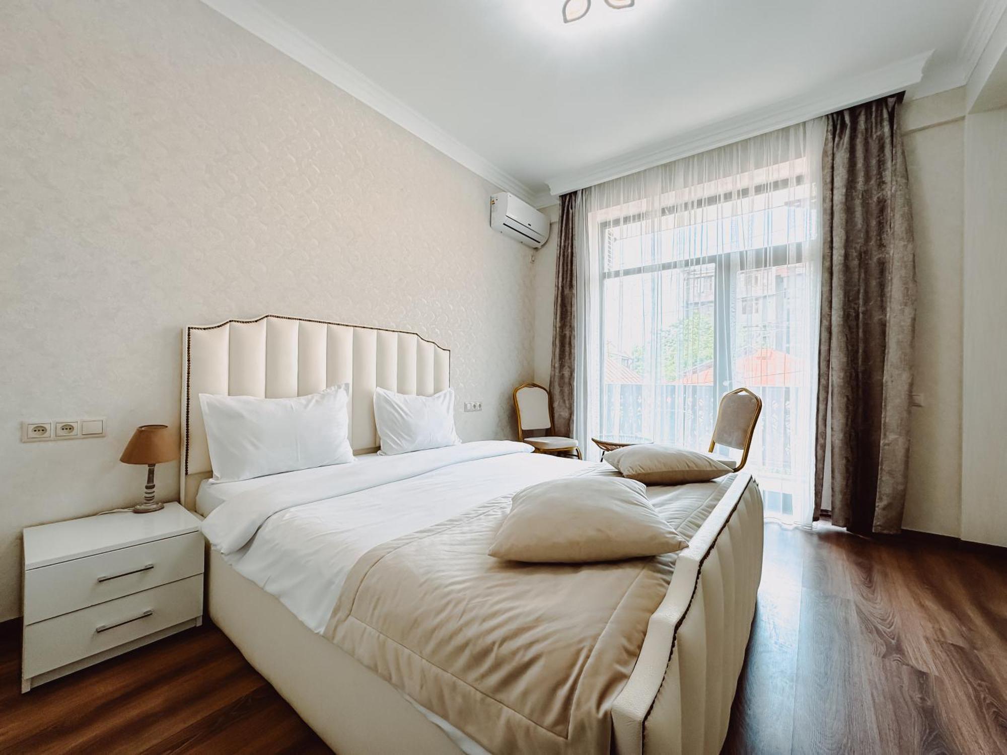 Armenia Hotel Erivan Dış mekan fotoğraf