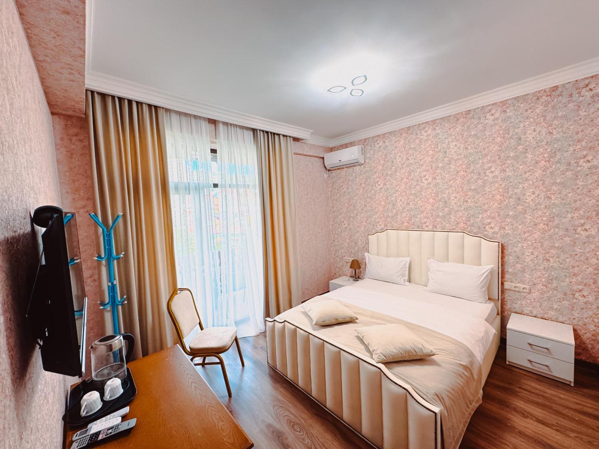 Armenia Hotel Erivan Dış mekan fotoğraf
