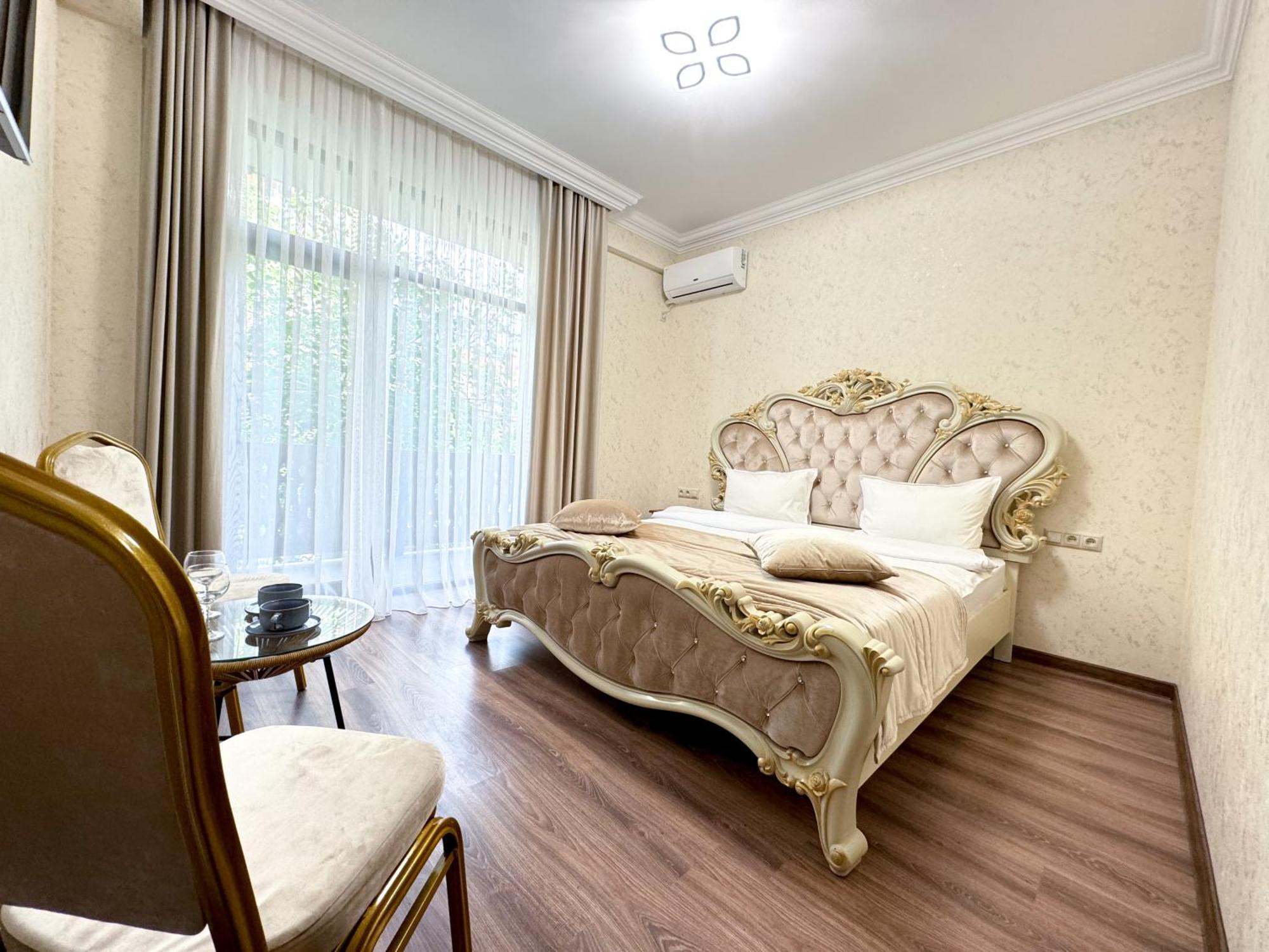 Armenia Hotel Erivan Dış mekan fotoğraf