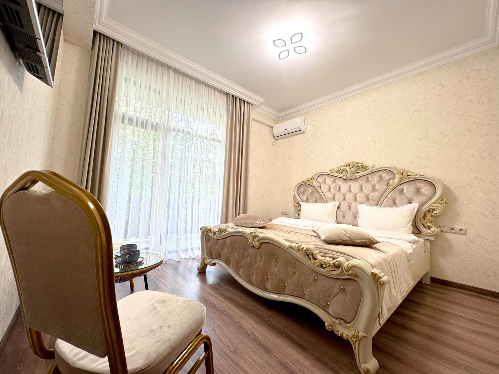 Armenia Hotel Erivan Dış mekan fotoğraf