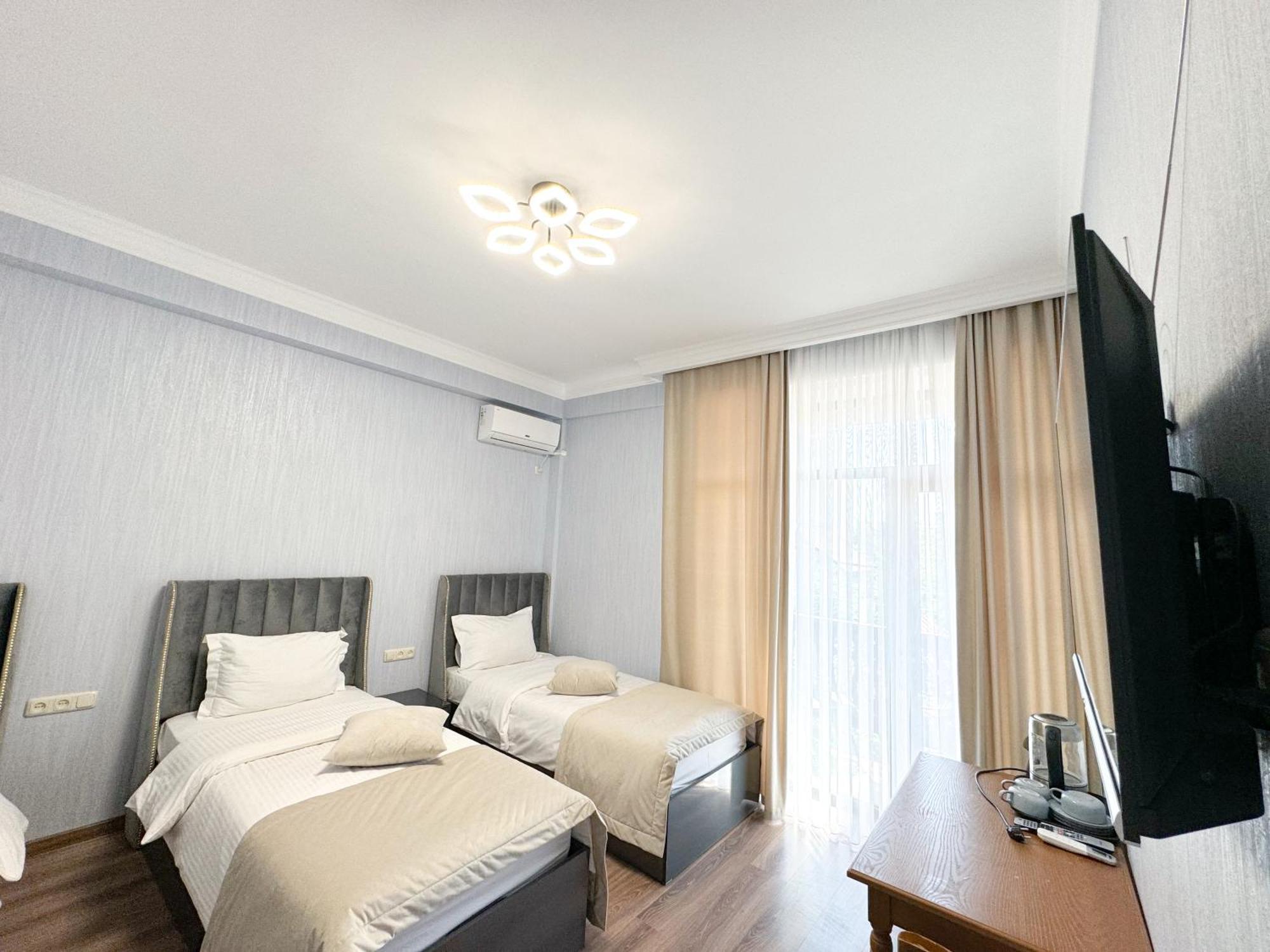 Armenia Hotel Erivan Dış mekan fotoğraf