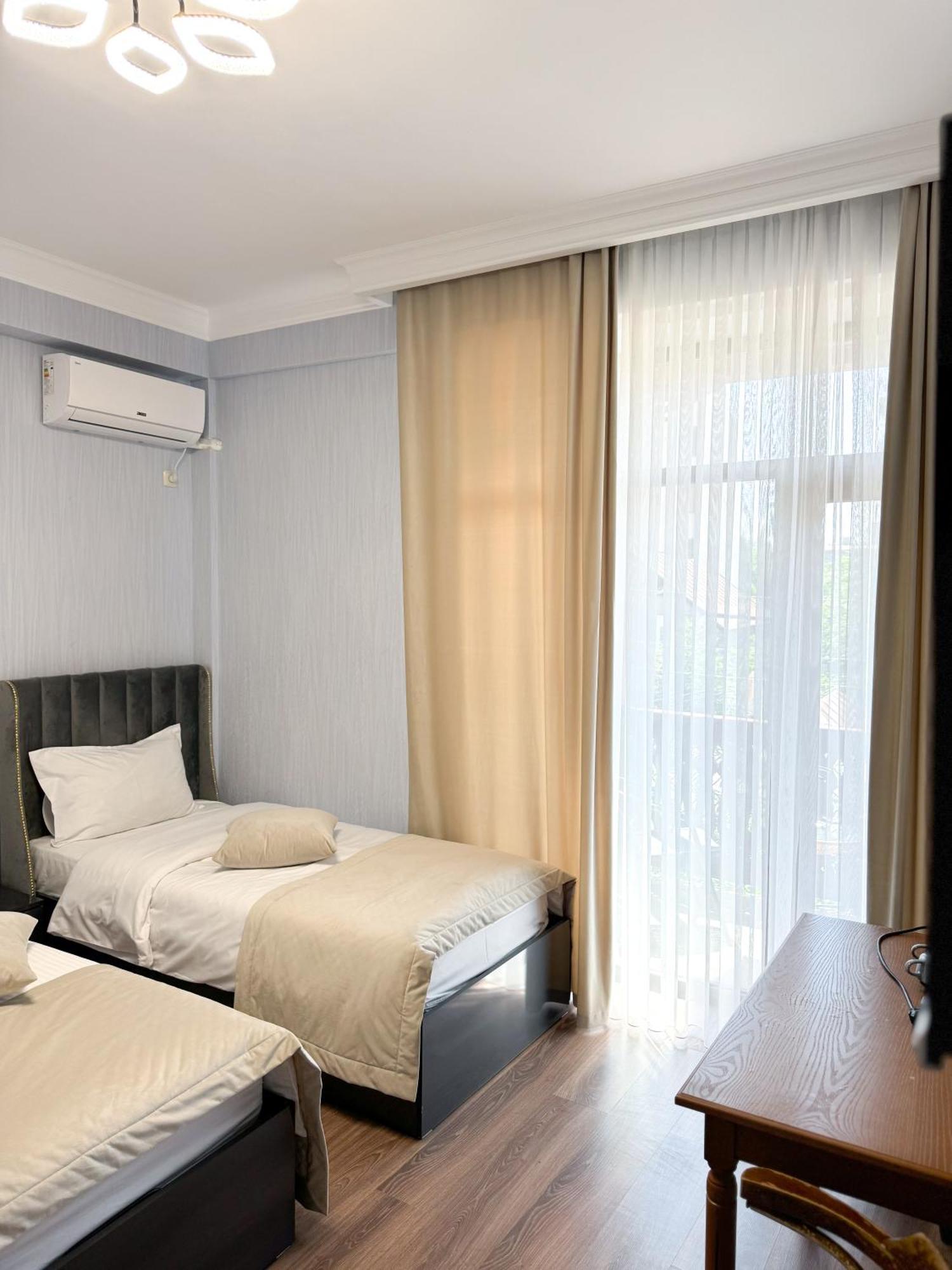 Armenia Hotel Erivan Dış mekan fotoğraf
