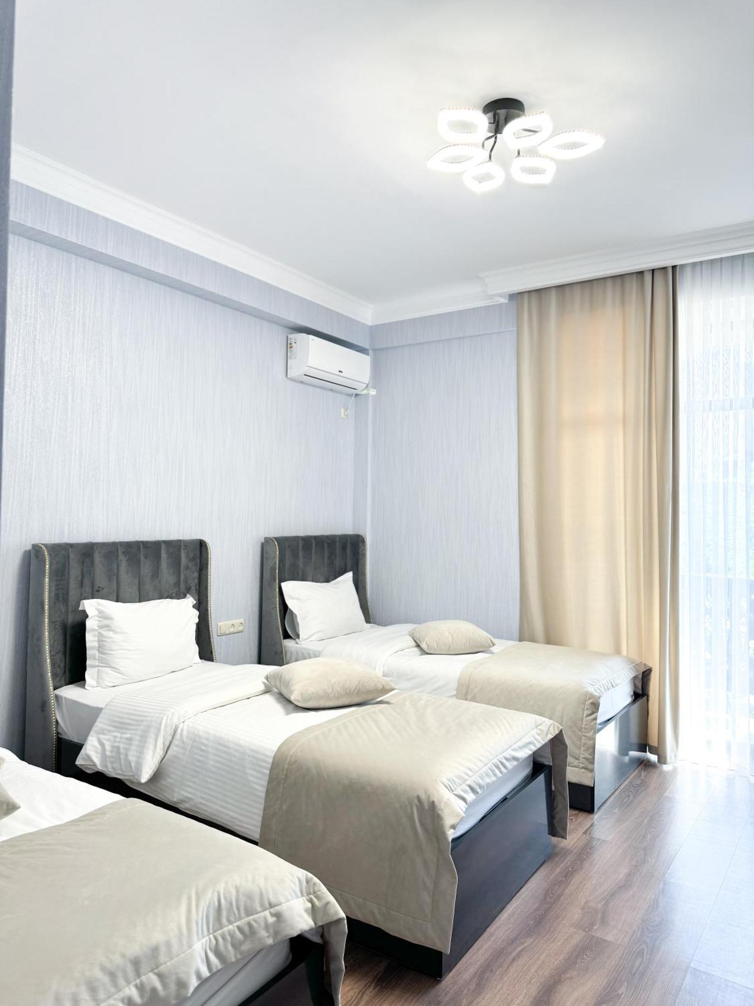 Armenia Hotel Erivan Dış mekan fotoğraf
