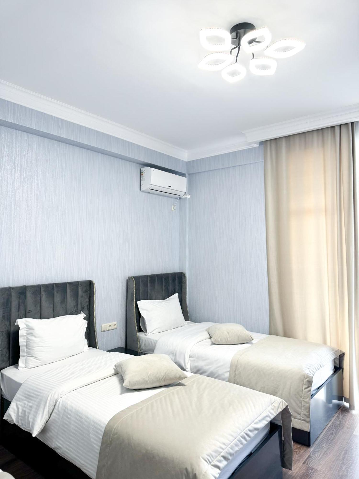 Armenia Hotel Erivan Dış mekan fotoğraf