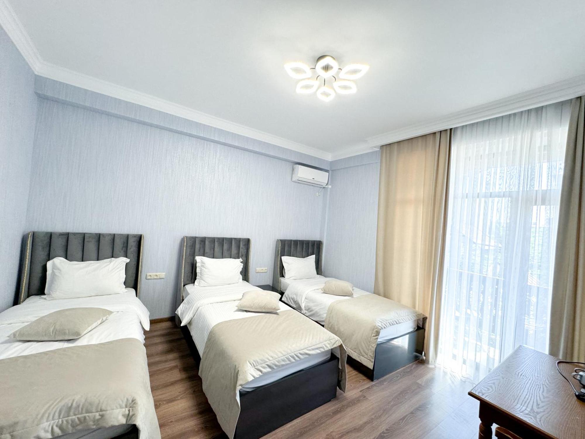 Armenia Hotel Erivan Dış mekan fotoğraf