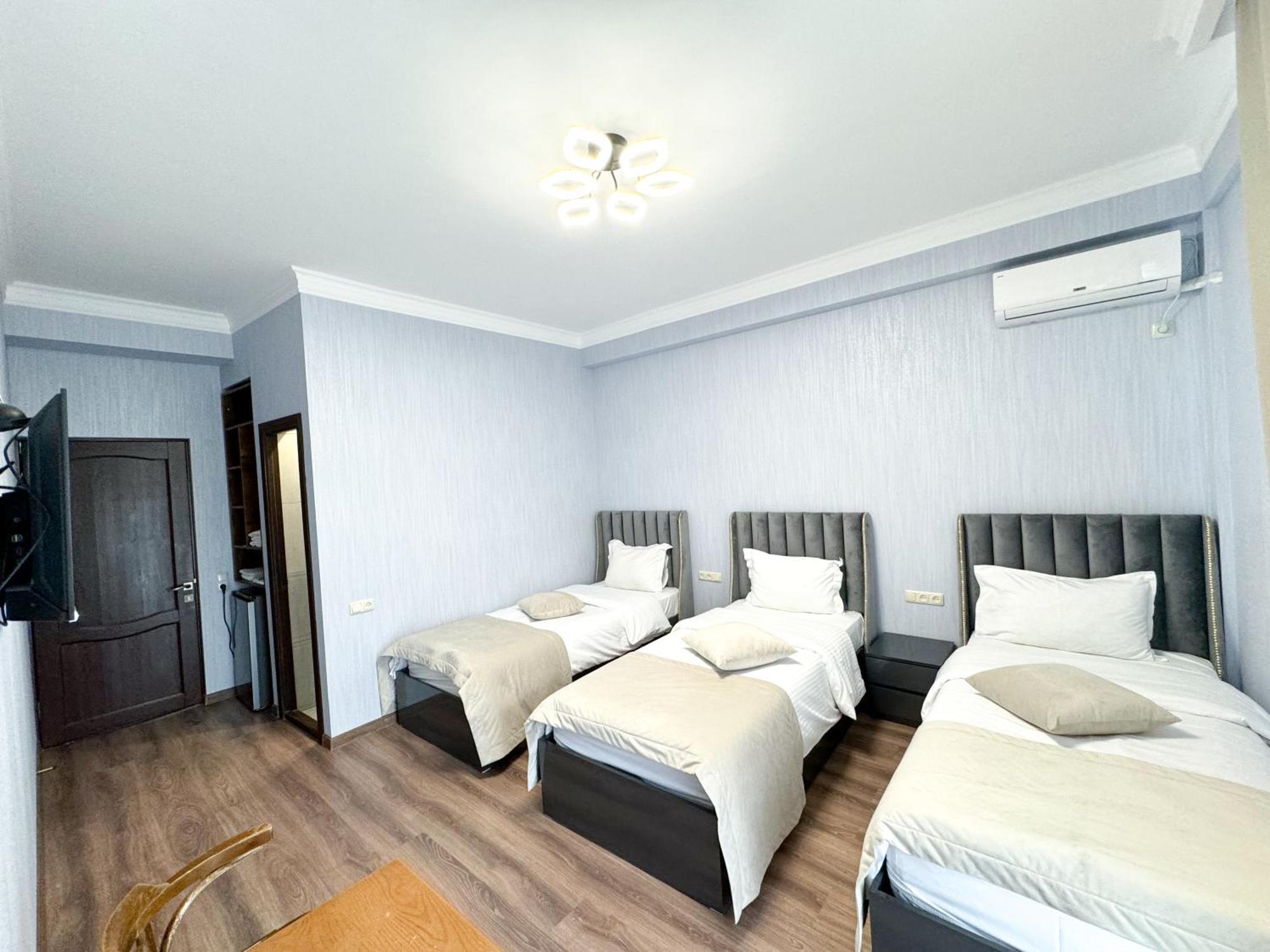 Armenia Hotel Erivan Dış mekan fotoğraf