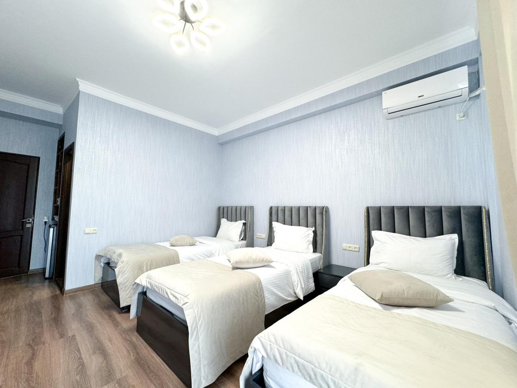 Armenia Hotel Erivan Dış mekan fotoğraf