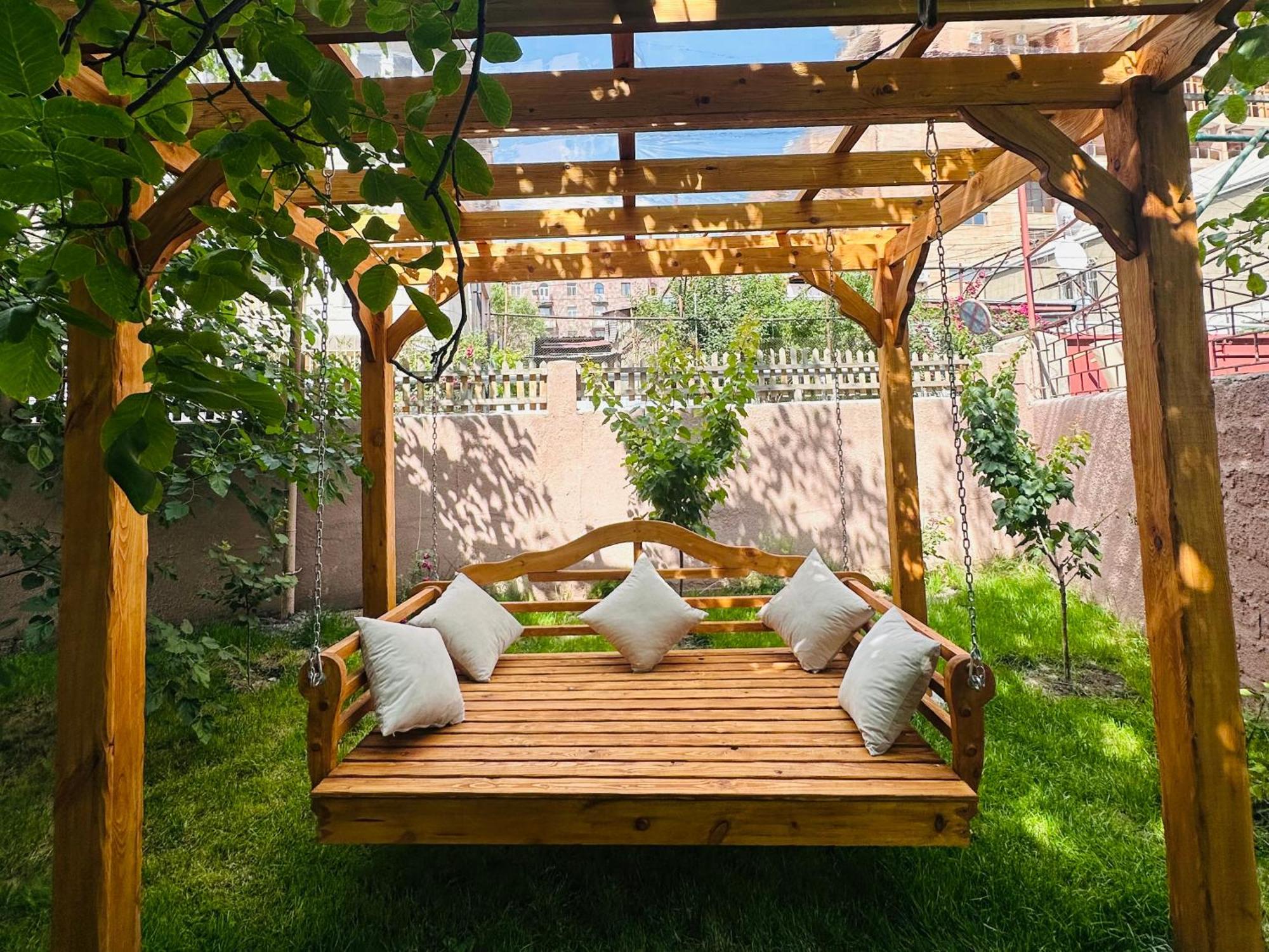 Armenia Hotel Erivan Dış mekan fotoğraf